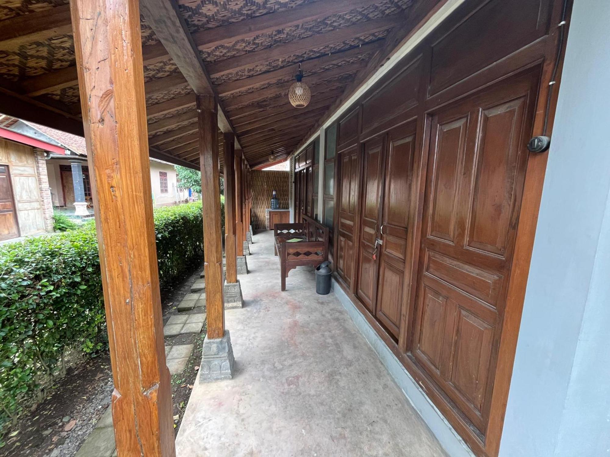 Saka Homestay Boutique & Cafe Magelang Eksteriør billede