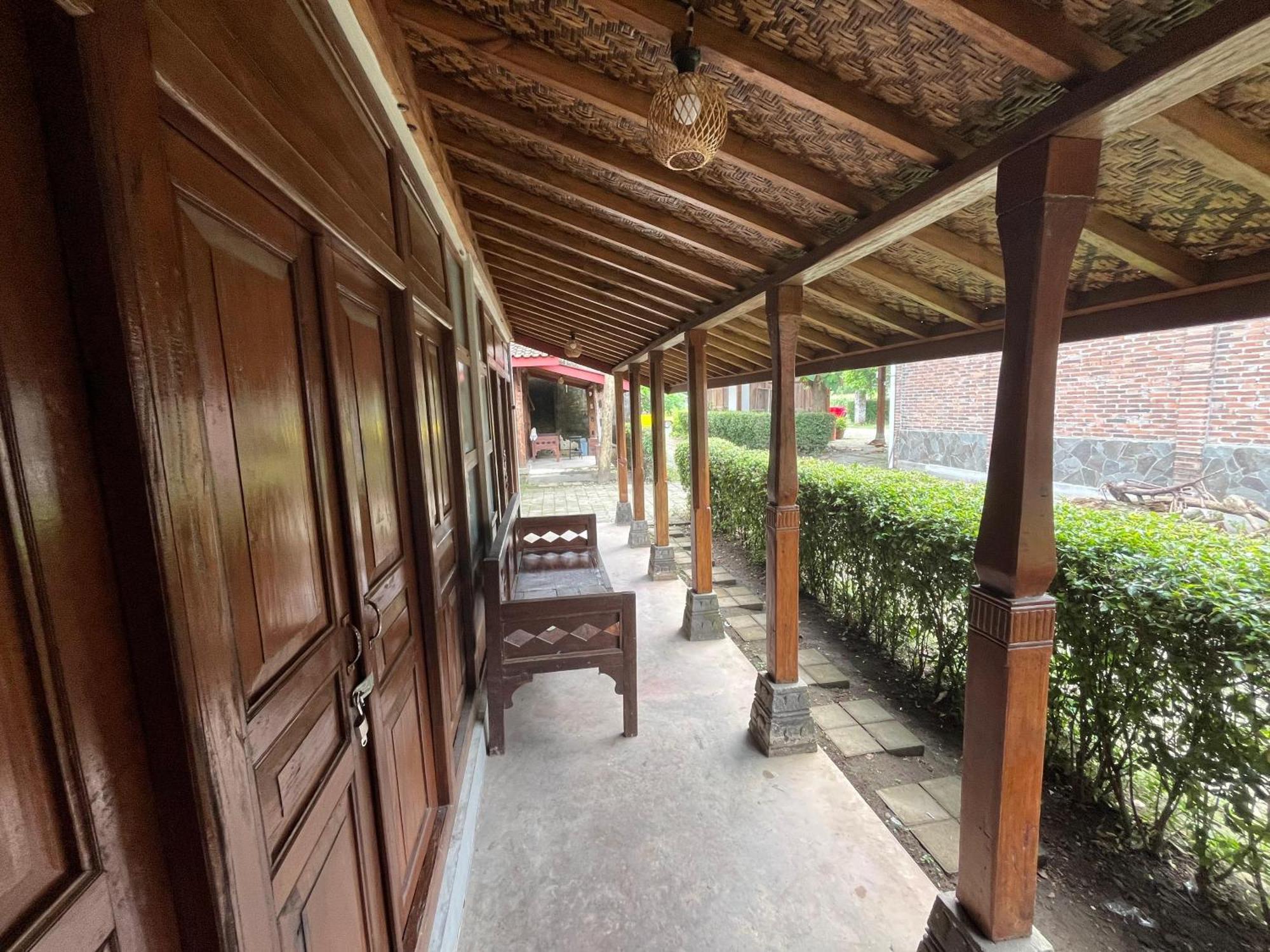 Saka Homestay Boutique & Cafe Magelang Eksteriør billede
